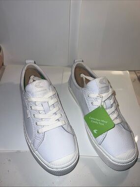 Cariuma White Low-Top Leather Sneakers